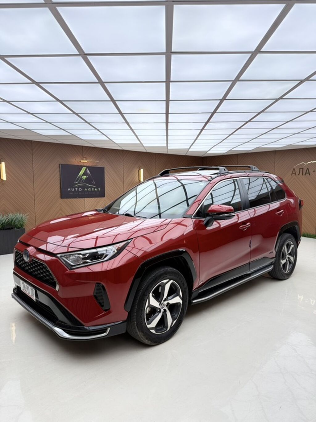 Toyota RAV4: 2021 г., 2.5 л, Вариатор, Электромобиль, Кроссовер: фото 2