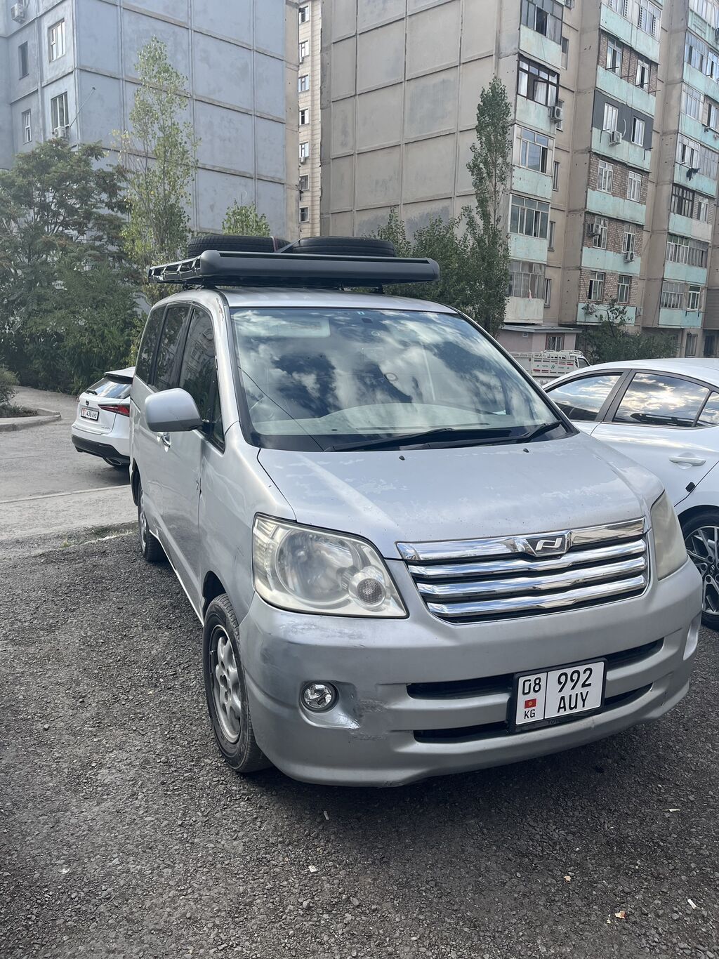 Toyota Noah: 2003 г., 2 л, Автомат, Бензин, Минивэн: фото 4