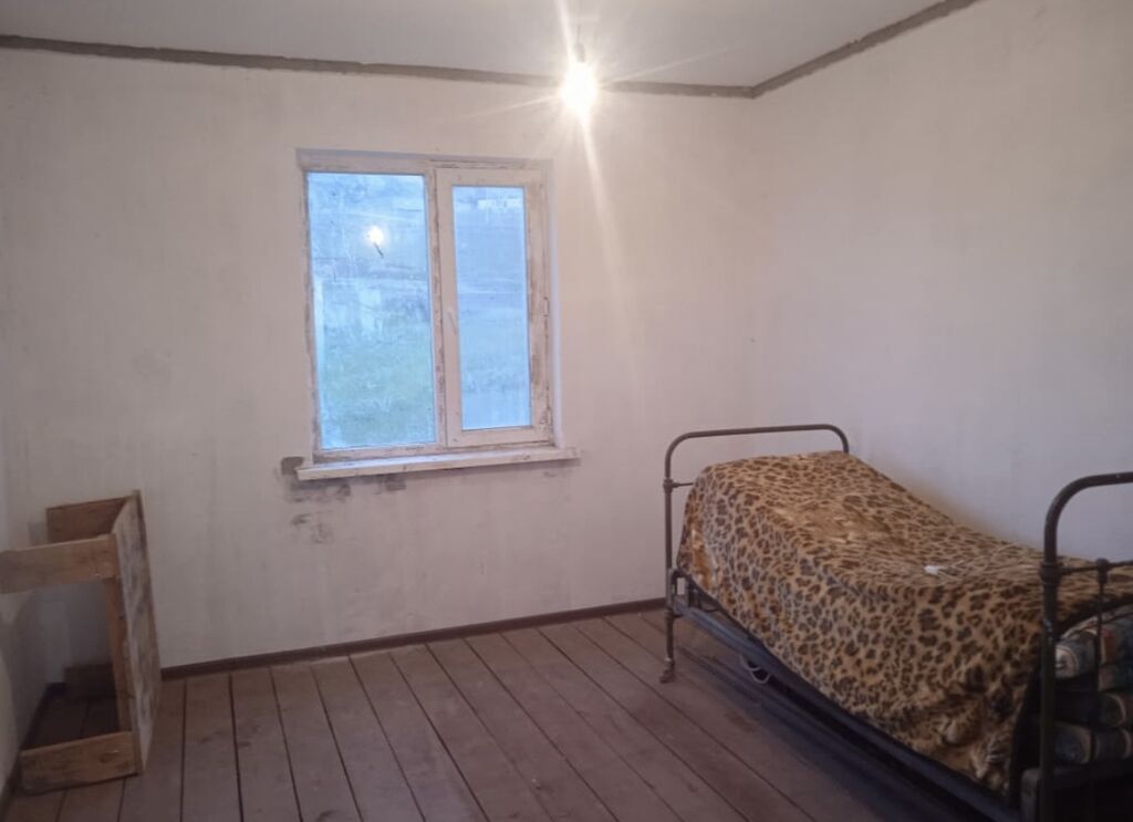 ПРОДАЁТСЯ УЮТНАЯ ВРЕМЯНКА — 2 КОМНАТЫ Село Сары-Жон, дача: фото 2