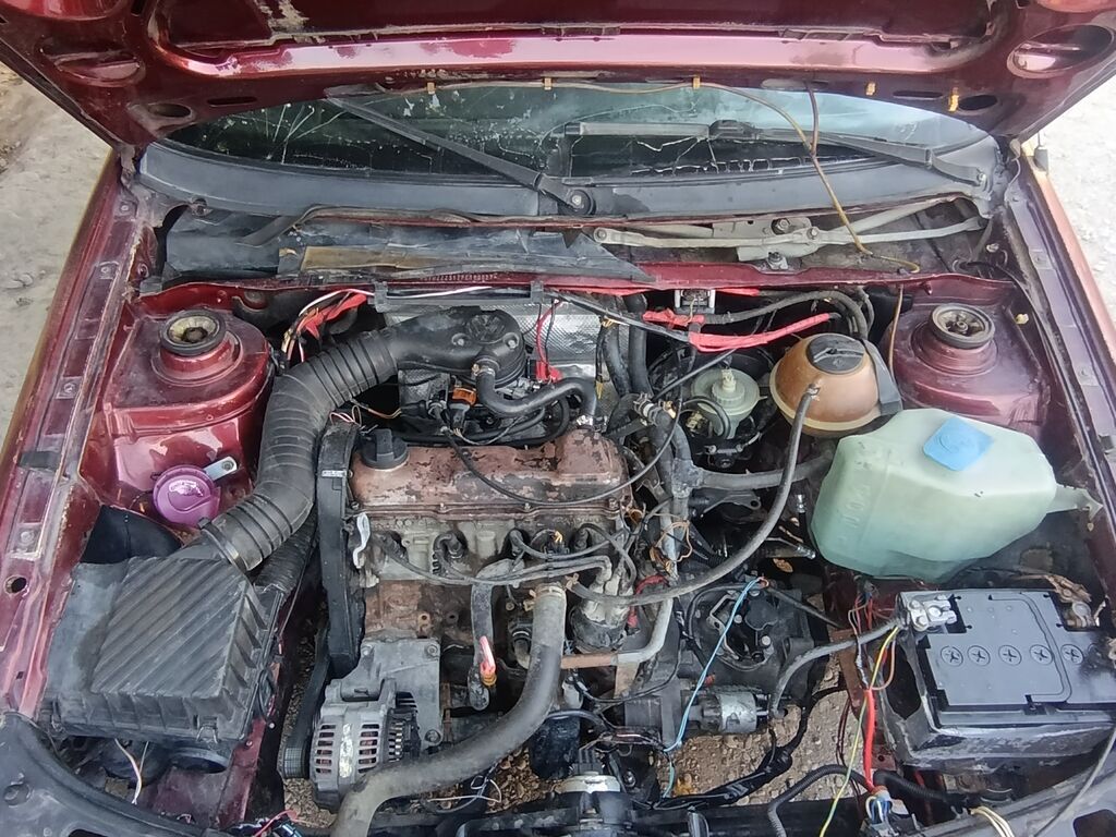 Volkswagen Passat: 1993 г., 1.8 л, Механика, Бензин, Седан: фото 6