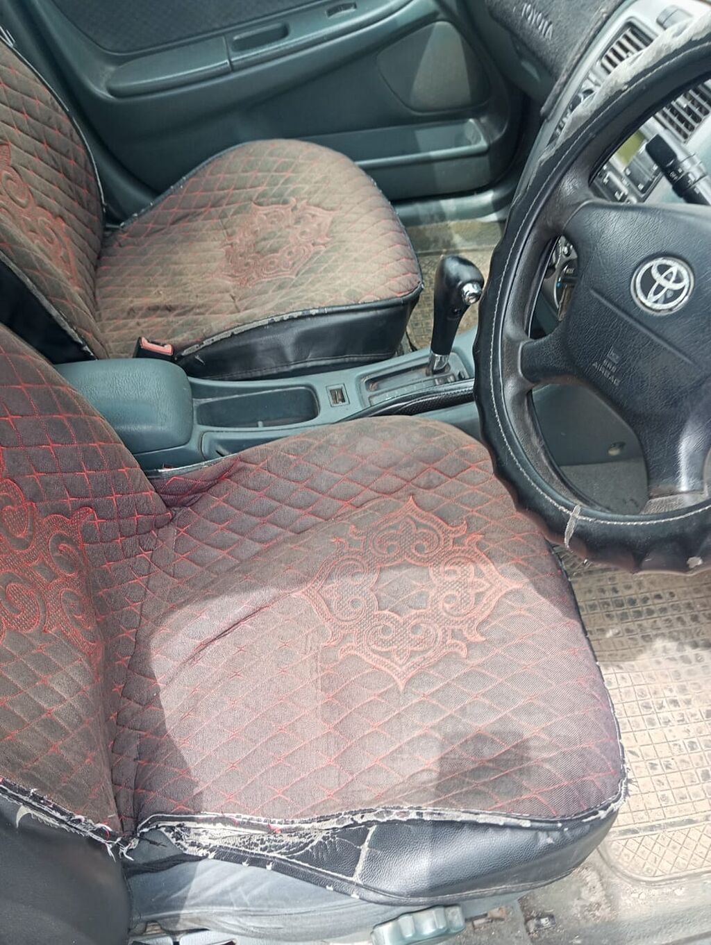 Toyota Avensis: 2002 г., 1.8 л, Автомат, Бензин, Седан — фото 4