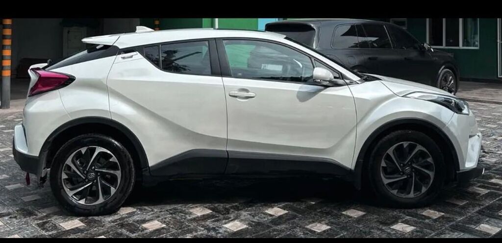 Toyota C-HR: 2020 г., 2 л, Автомат, Бензин, Кроссовер: фото 2