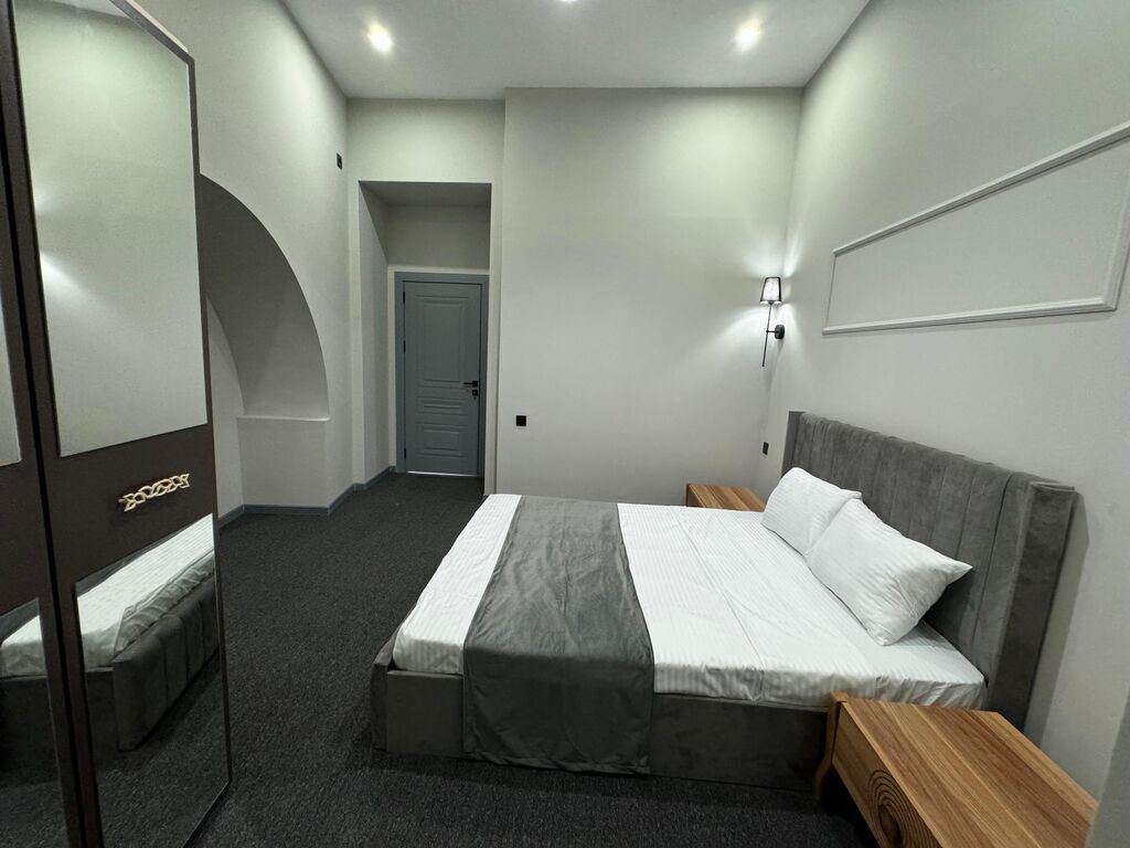 Otel rahat və müasir dizaynlı otaqlardan ibarətdir. Təmizliyə və