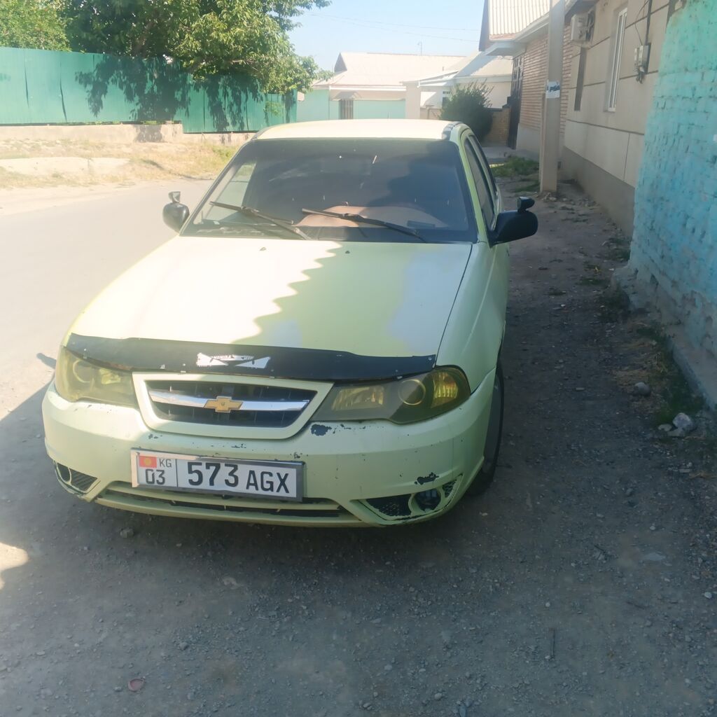 Daewoo Nexia: 2010 г., Седан: фото 2