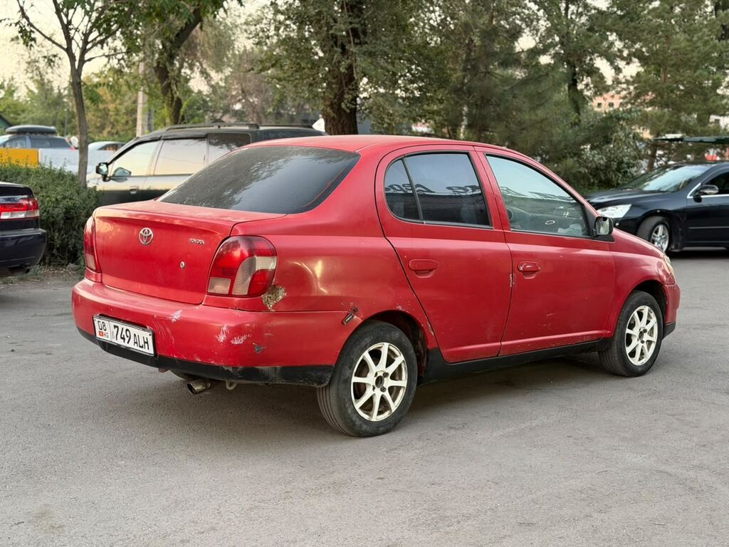 Toyota Echo: 1999 г., 1.5 л, Вариатор, Бензин, Седан: фото 3