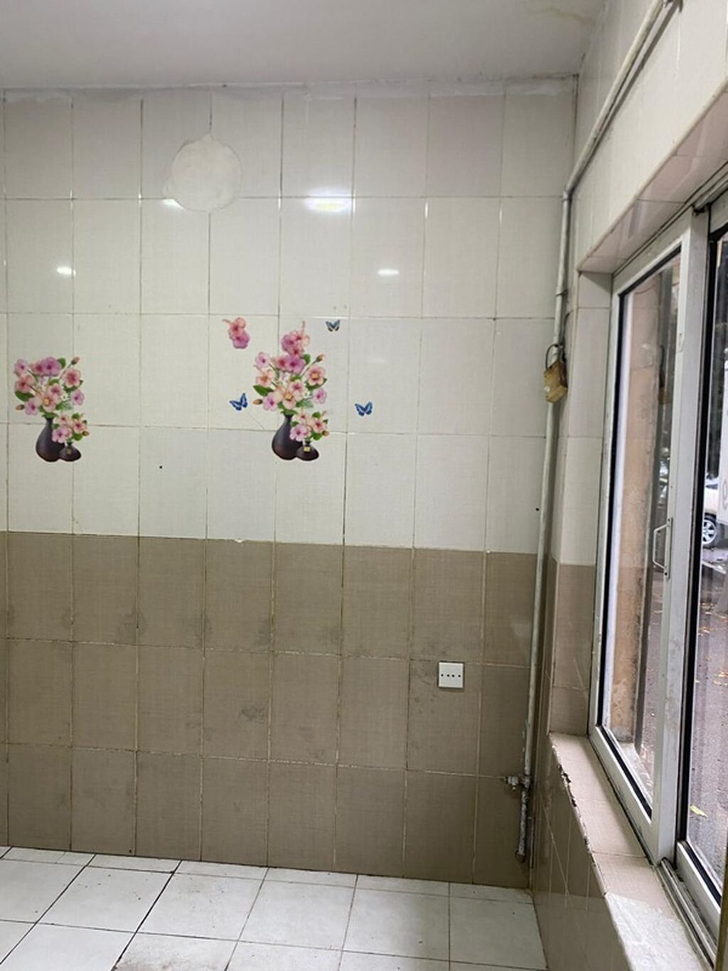 İcarəyə obyekt – 35 kv.m - Təyinat: kiçik mağaza, fast-food