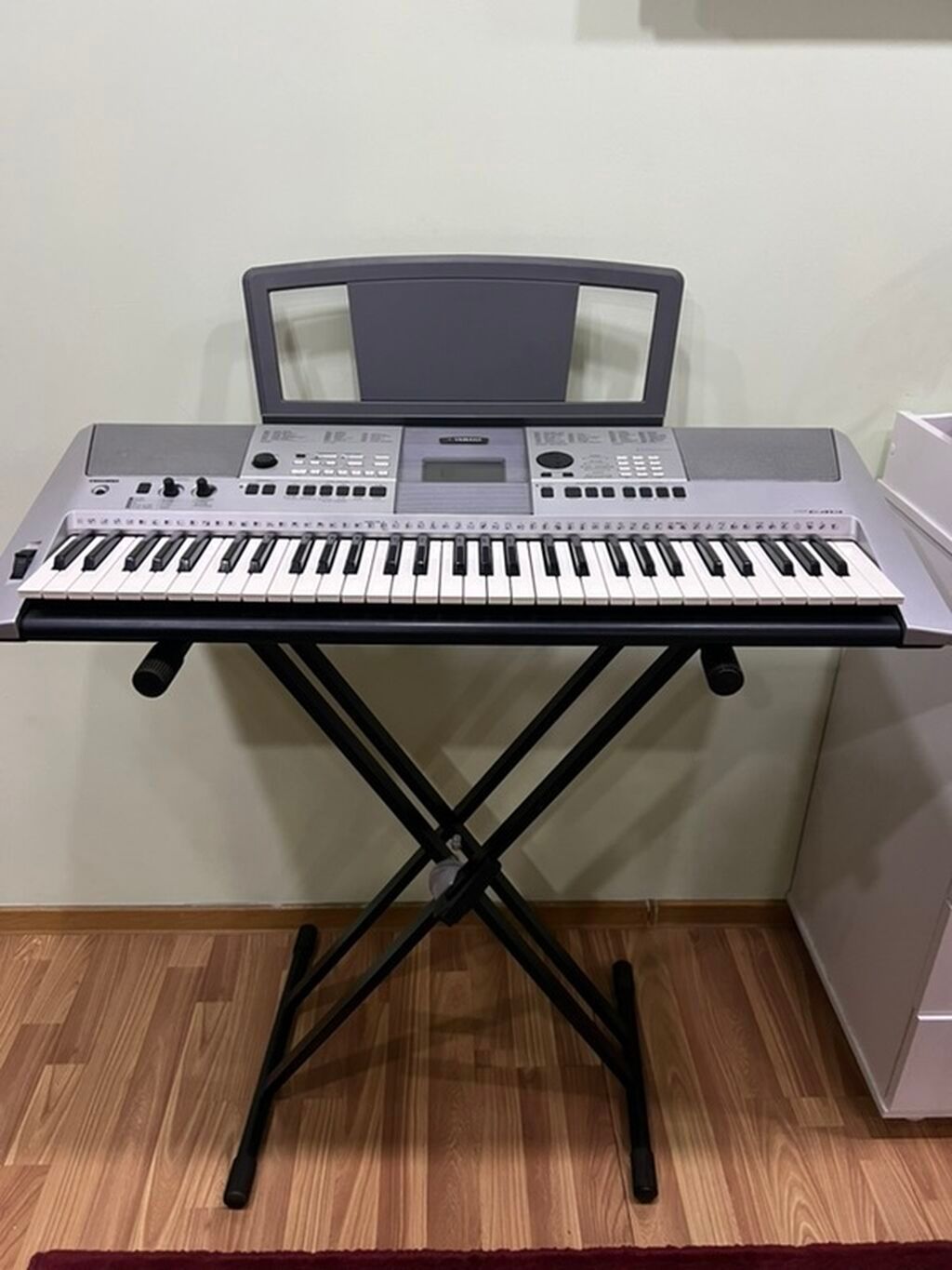Синтезаторы: Синтезатор Yamaha PSR-E413 с подставкой - Клавиатура: 61