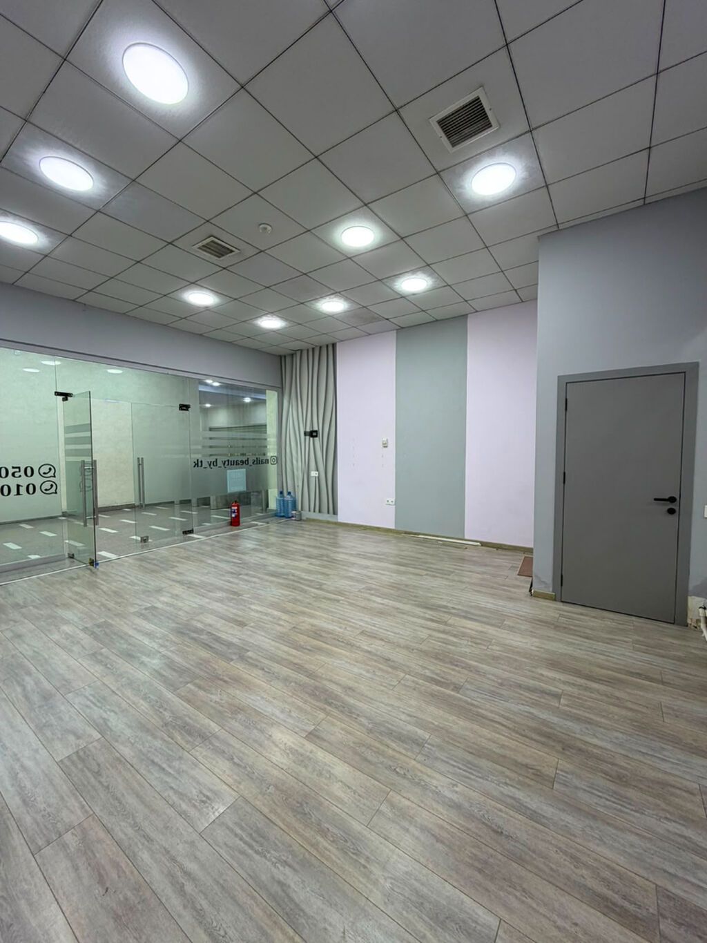 28 May metrosunun yaxınlığı, AF biznes mərkəzinin 1-ci mərtəbəsində