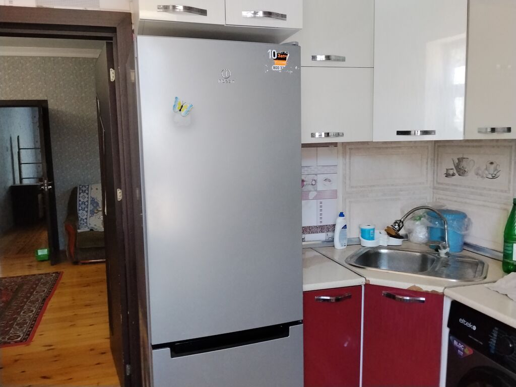 Buzovnada fovorit marketinen üz üzə kecidin düz yanında 2 otaqlı