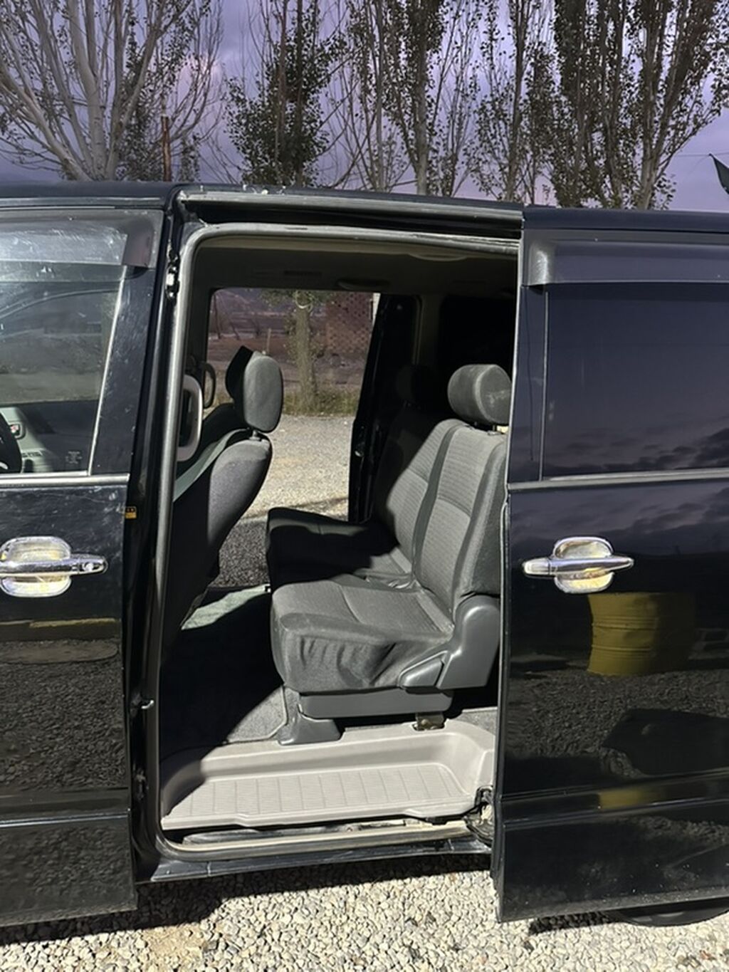 Toyota Voxy: 2004 г., Автомат, Бензин, Минивэн: фото 4