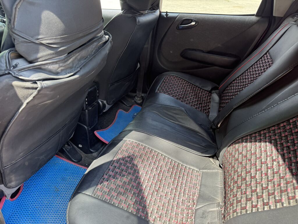 Honda Fit: 2002 г., 1.3 л, Вариатор, Бензин, Хэтчбэк: фото 8