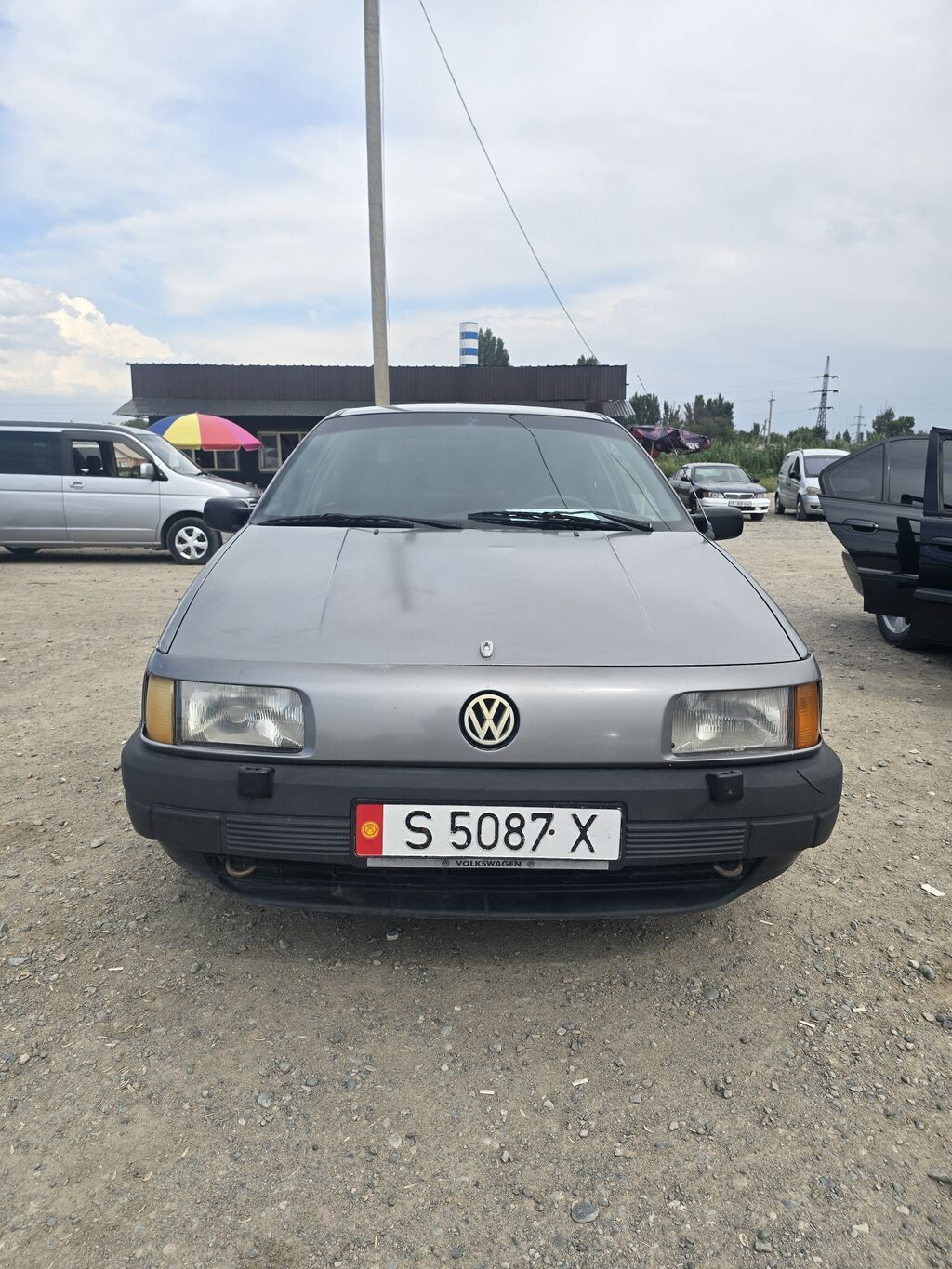 Volkswagen Passat: 1988 г., Седан: фото 2