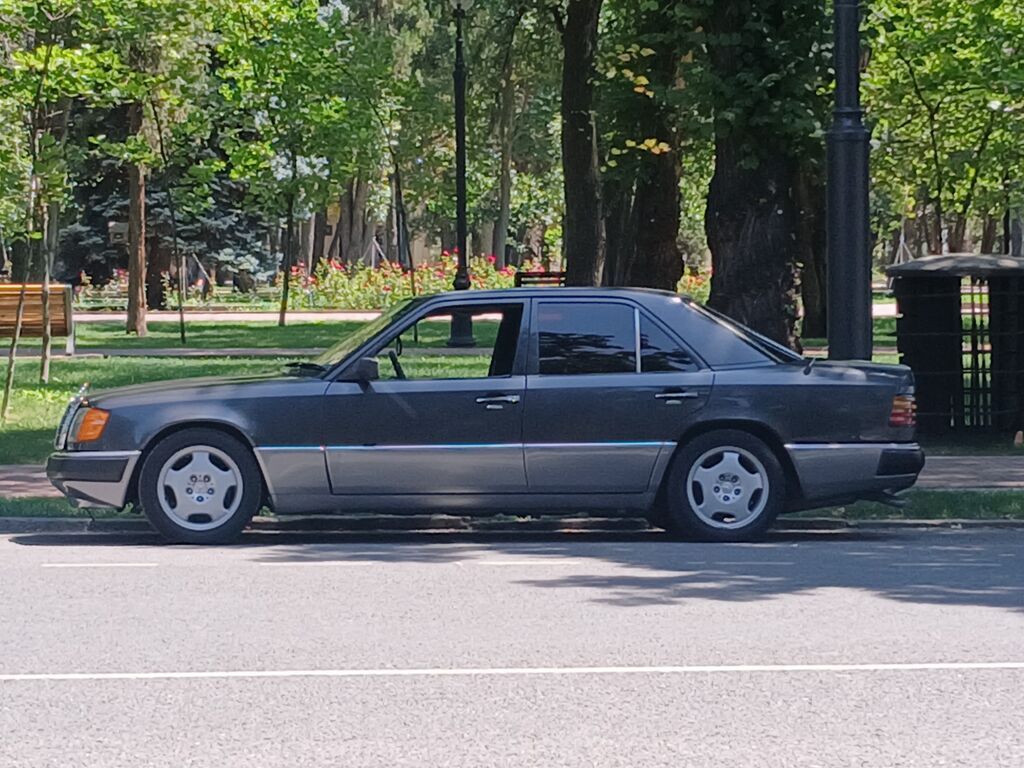 Mercedes-Benz W124: 1991 г., 2.6 л, Механика, Бензин, Седан: фото 4