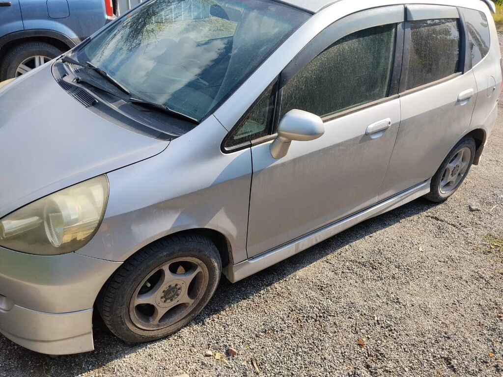 Honda Fit: 2002 г., 1.3 л, Автомат, Бензин, Хэтчбэк — фото 3
