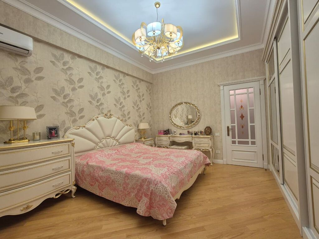 Elmlər metrosunun yanında, Park Academy Living kompleksində 8-ci