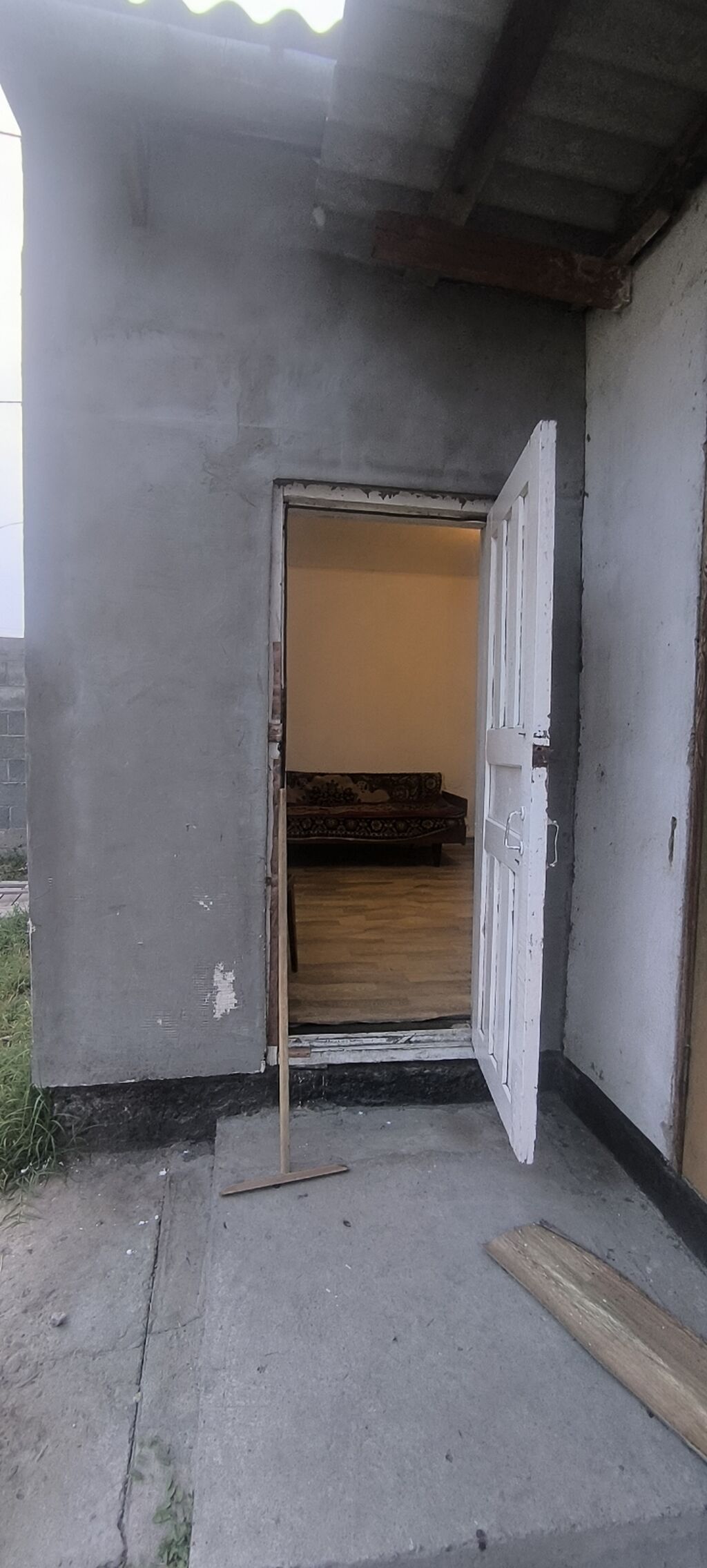 Квартира берилет. 1 комната. мебель: диван, шкаф. душ бар. Ош базарга: фото 2