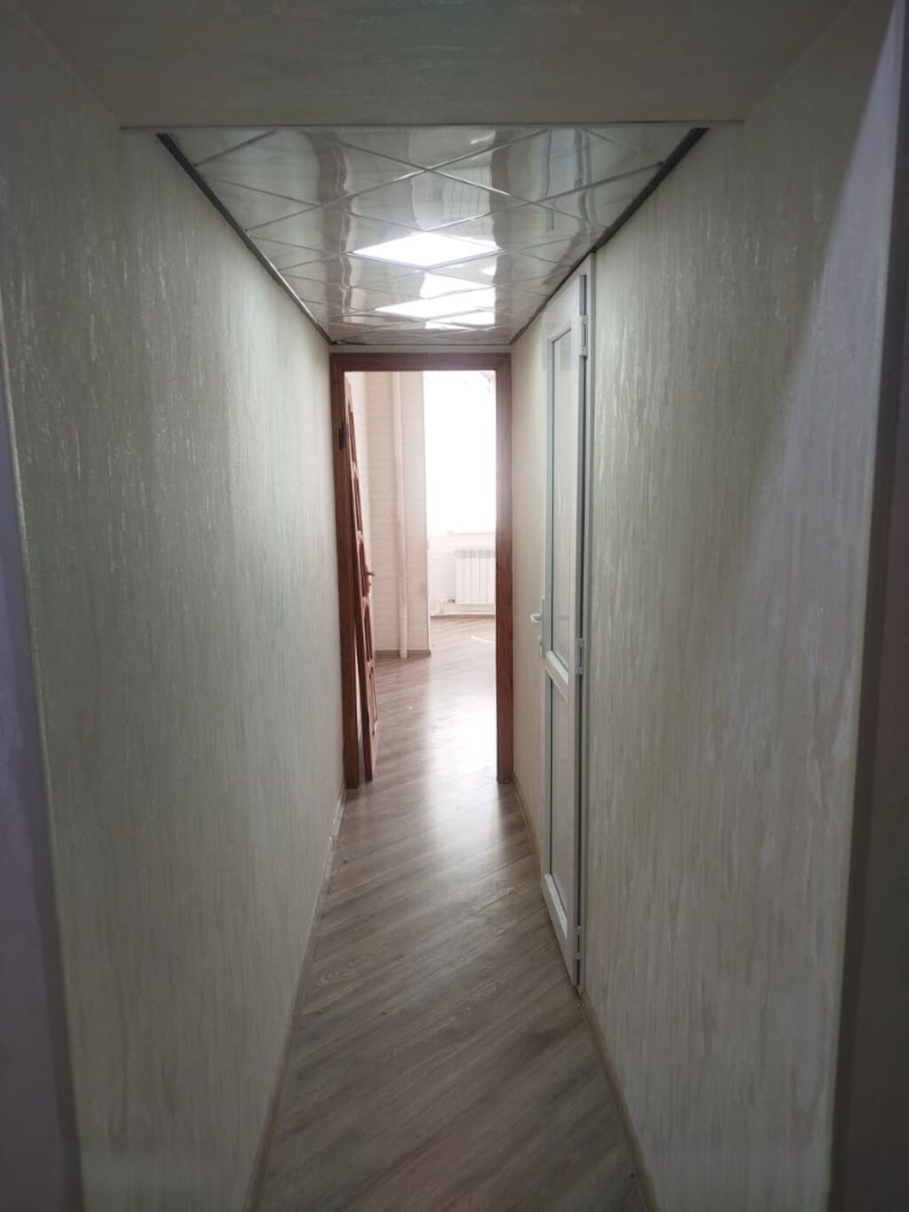 Bakı, 8-ci kilometr, 3 otaqlı, Köhnə tikili, m. Xalqlar Dostluğu, 90 kv. m