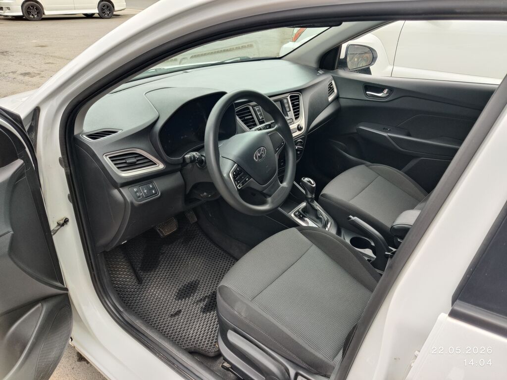Hyundai Solaris: 2021 г., 1.6 л, Автомат, Бензин, Седан — фото 3