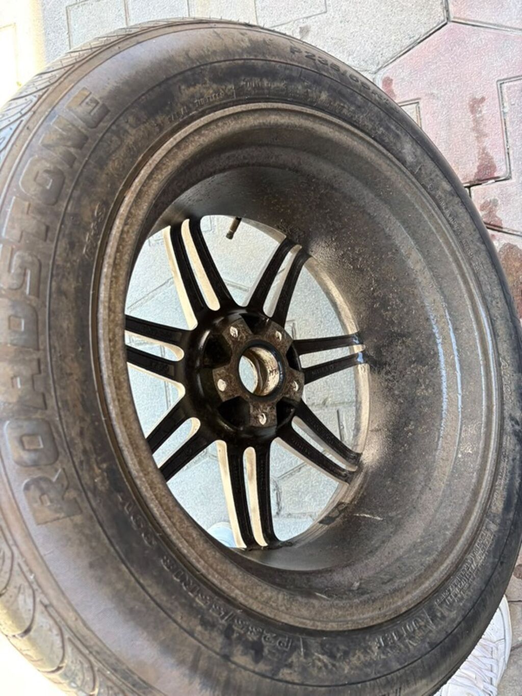 Литой диск с шиной Roadstone На Лексус размер 235/55/R18 — фото 2