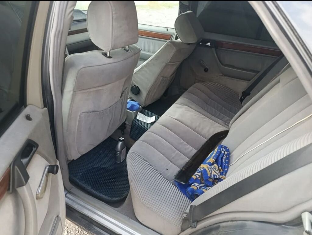 Mercedes-Benz W124: 1993 г., 2.8 л, Механика, Бензин, Седан: фото 5