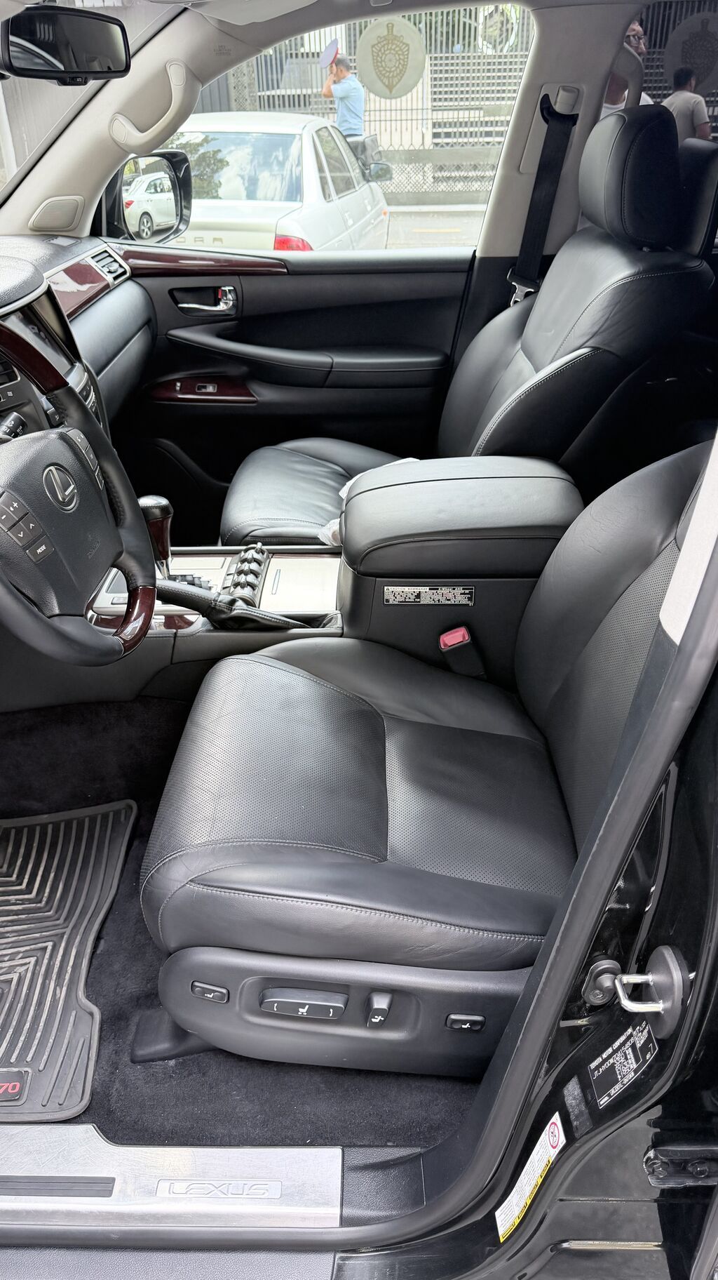 Lexus LX: 2014 г., 5.7 л, Автомат, Бензин, Внедорожник: фото 5