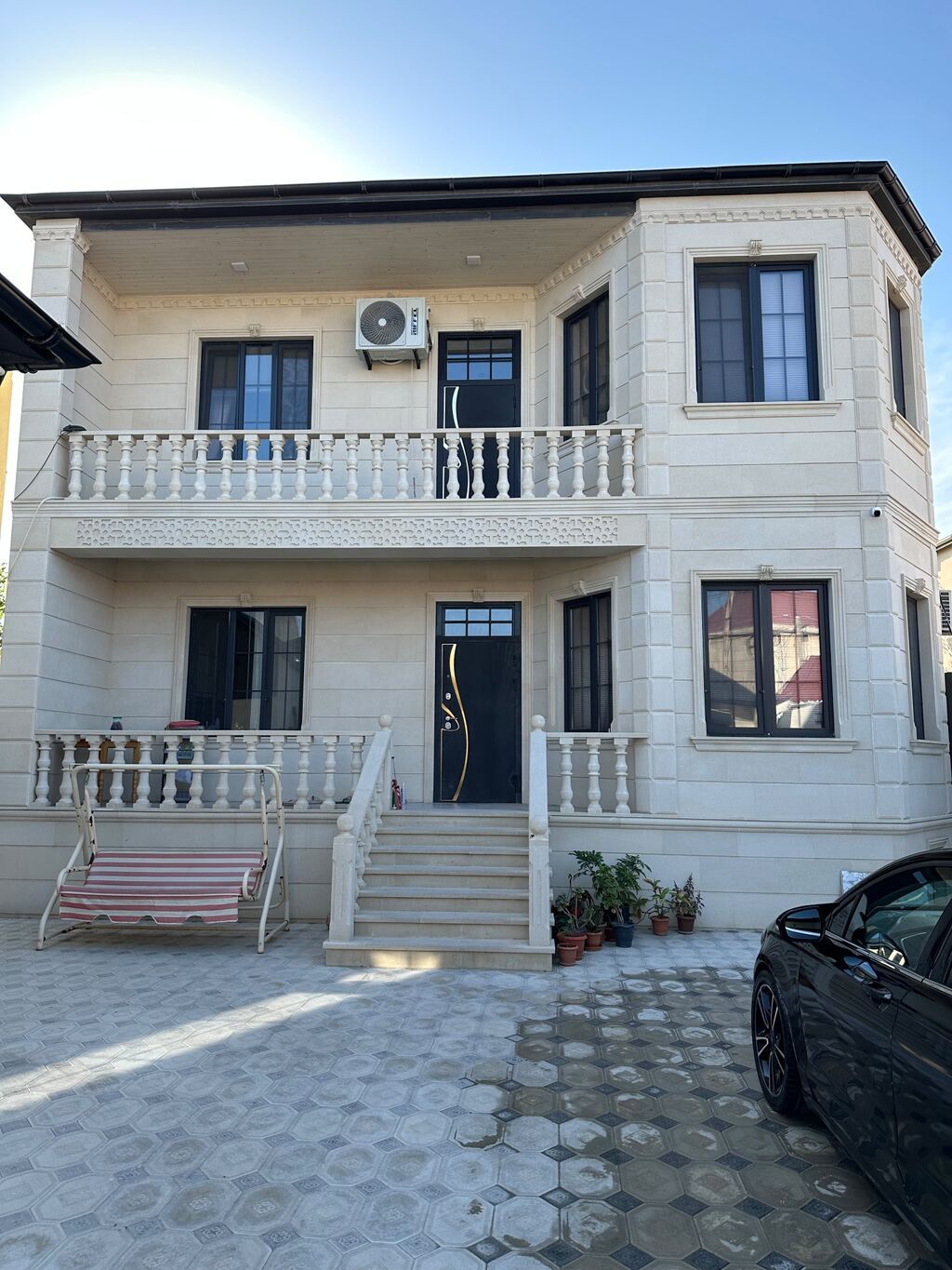 6 otaqlı, 250 kv. m, Yeni təmirli