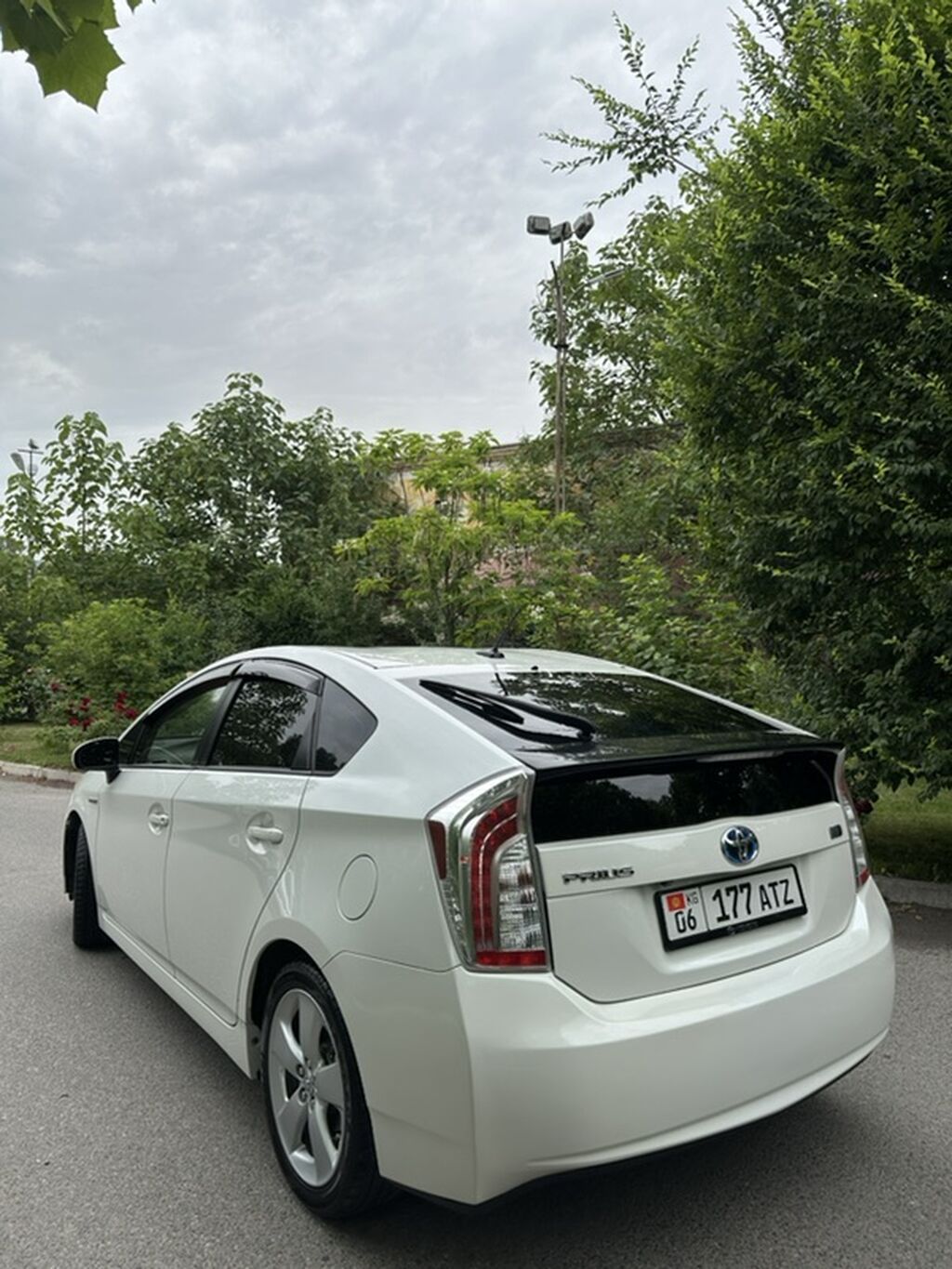 Toyota Prius: 2014 г., 1.8 л, Автомат, Гибрид, Лифтбек: фото 2