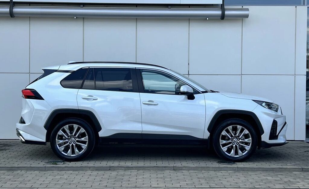 Toyota RAV4 Практичный и экономичный семейный кроссовер с высоким: фото 3
