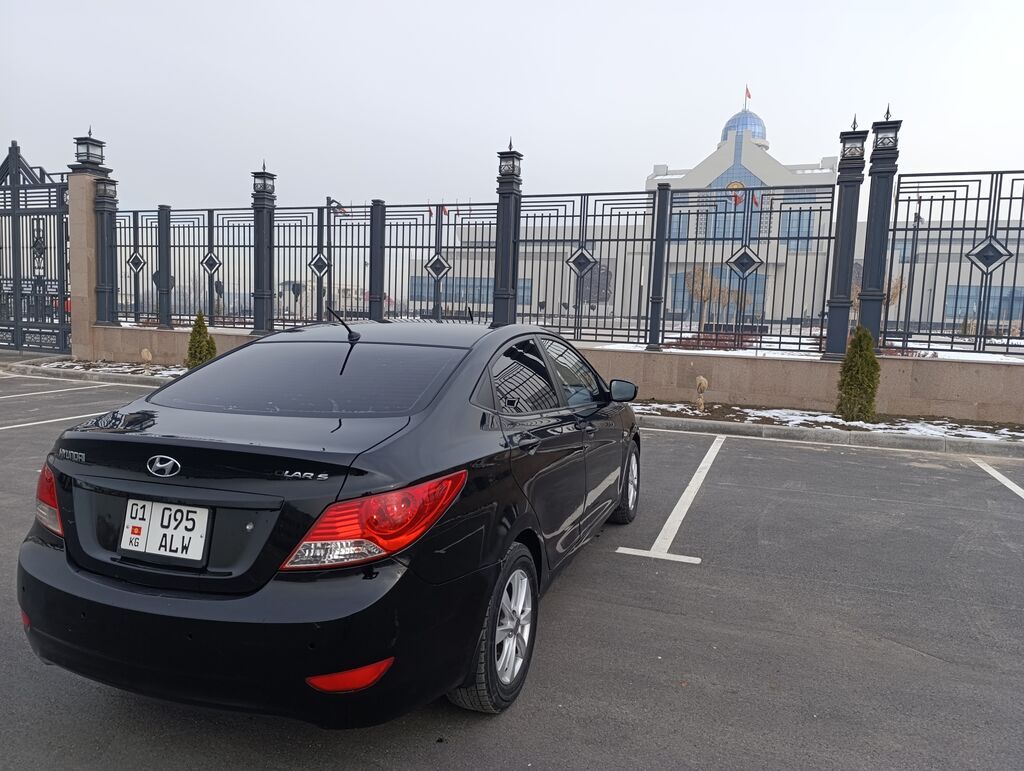 Hyundai Solaris: 2011 г., 1.4 л, Автомат, Бензин, Седан: фото 2