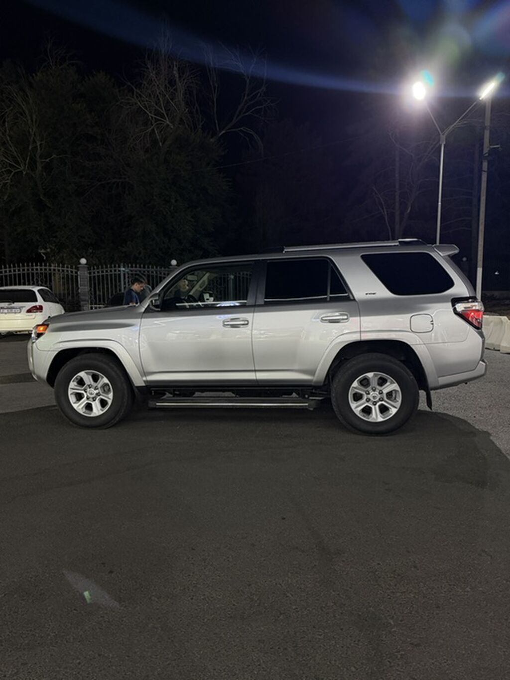 Toyota 4Runner: 2021 г., 4 л, Автомат, Бензин, Внедорожник: фото 3