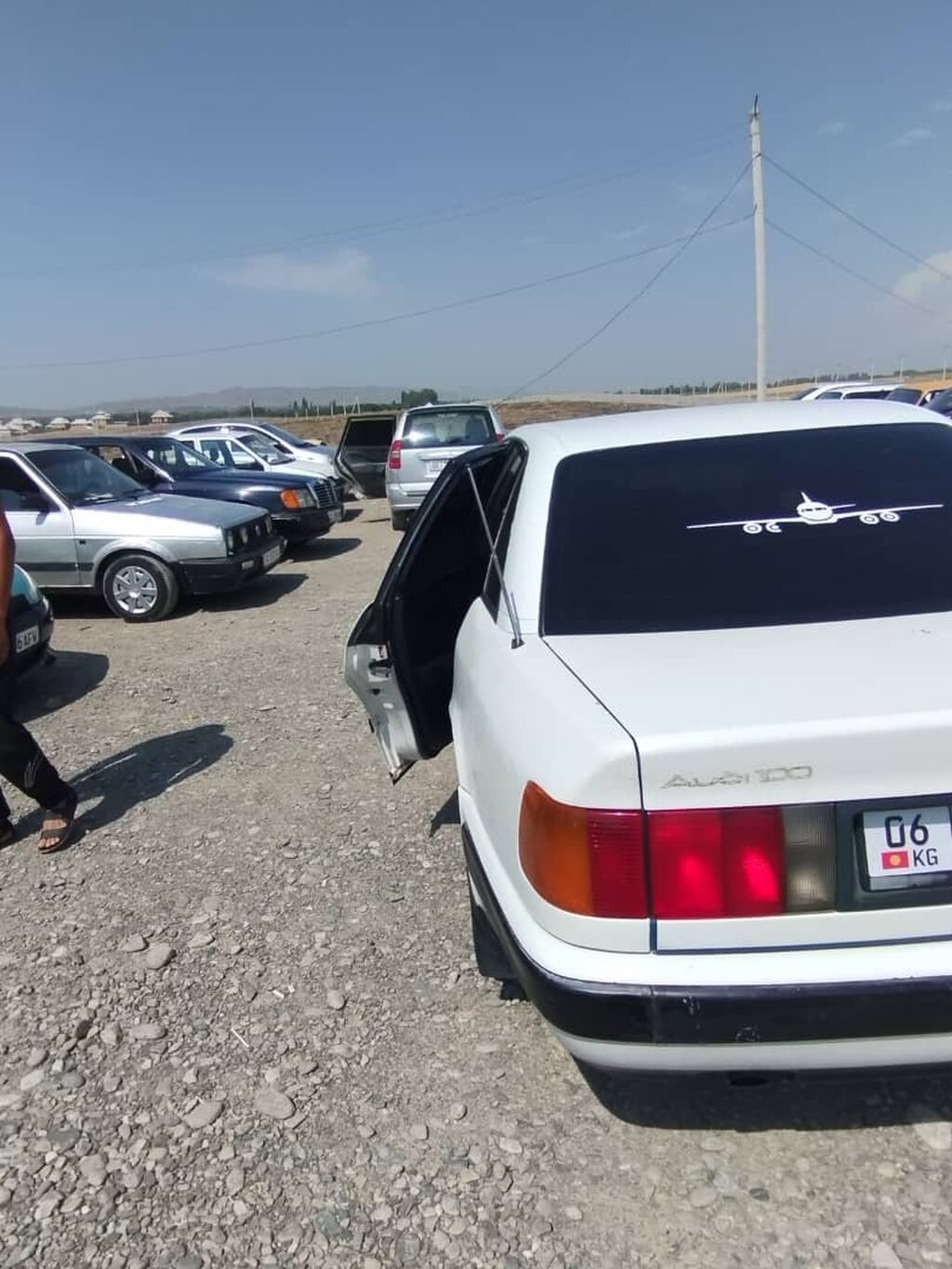 Audi 100: 1993 г., 2 л, Механика, Бензин, Седан: фото 3