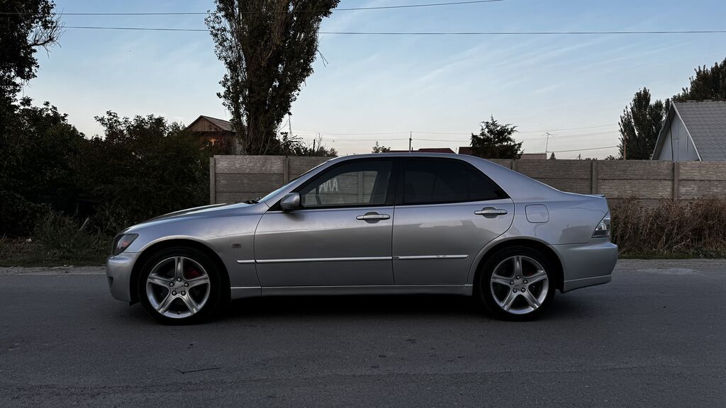 Toyota Altezza: 2002 г., 2 л, Автомат, Бензин, Седан: фото 7