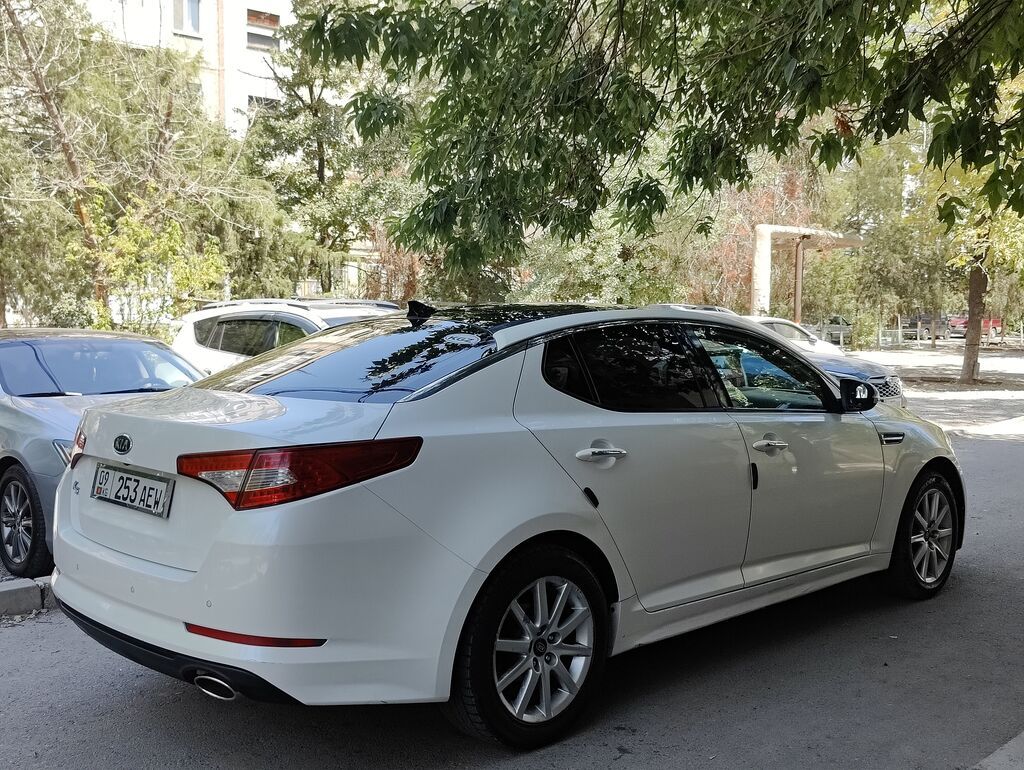 Kia K5: 2011 г., 2 л, Автомат, Бензин, Седан: фото 4