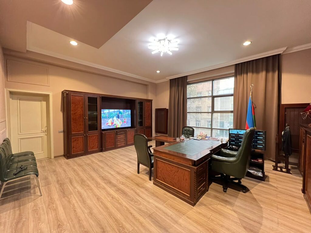 HEYDƏR ƏLİYEV MƏRKƏZİNƏ YAXIN 204 m² OFİS SATILIR - Lokasiya: Heydər
