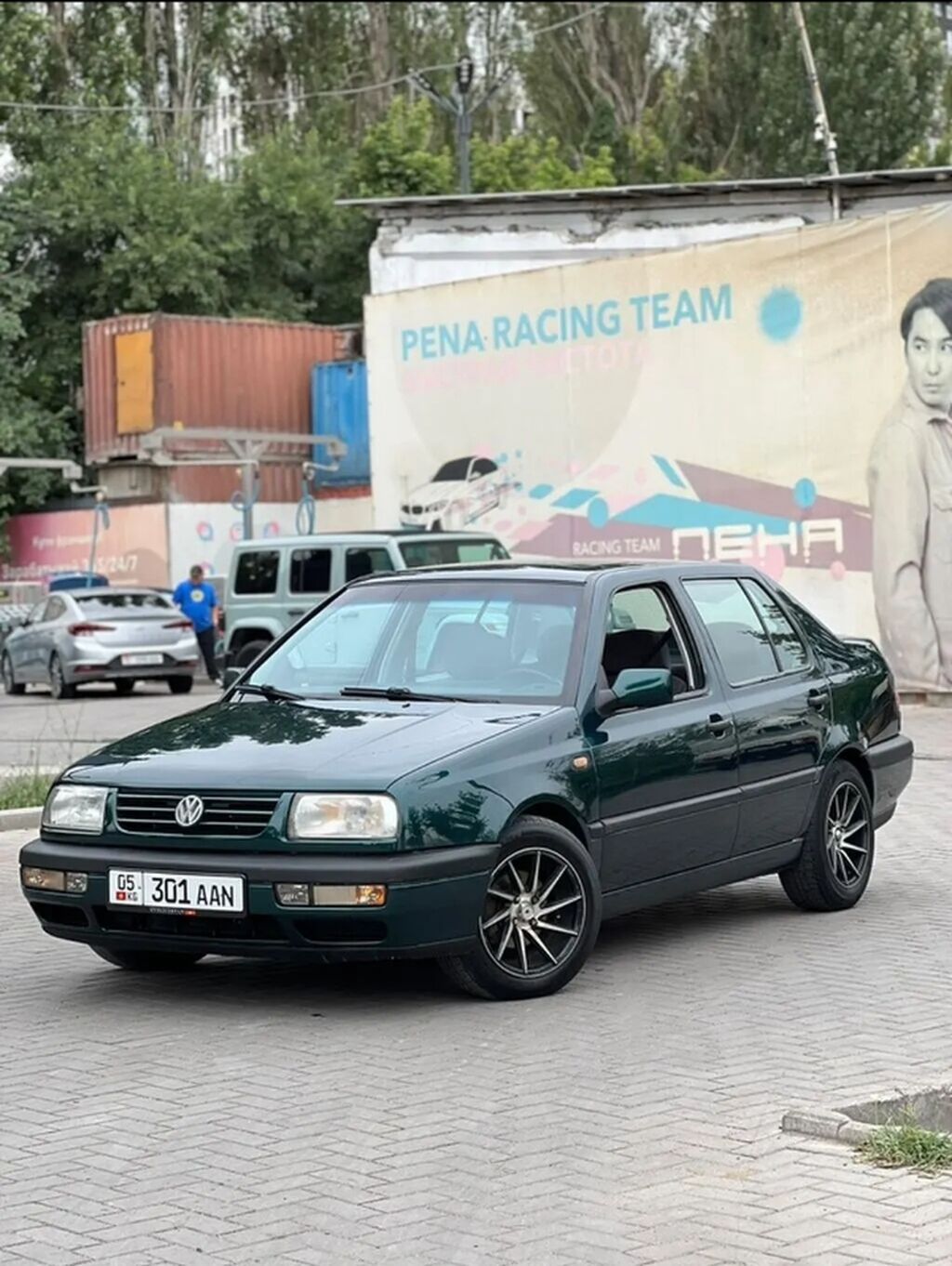 Volkswagen Vento: 1996 г., 1.8 л, Механика, Бензин, Седан: фото 2