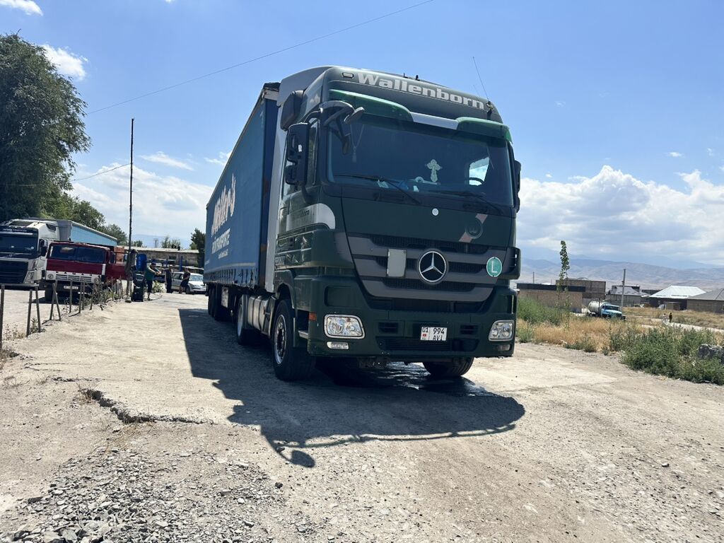 Тягач, Mercedes-Benz, Тентованный: фото 1