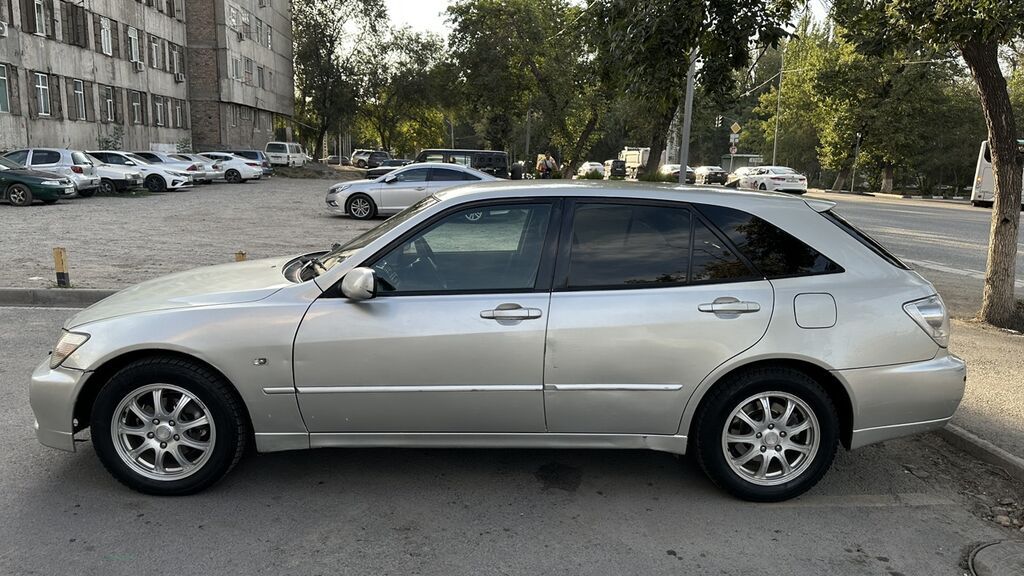 Toyota Altezza: 2002 г., 2 л, Автомат, Бензин, Универсал: фото 2