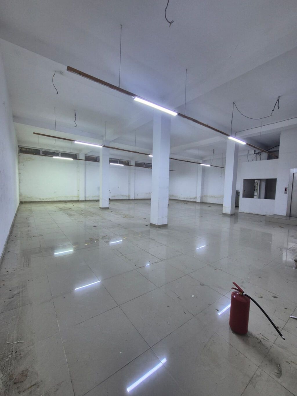 ƏHMƏDLİ METROSUNA PİYADA MƏSAFƏDƏ — 4 MƏRTƏBƏLİ 1.140 M² KOMMERSİYA