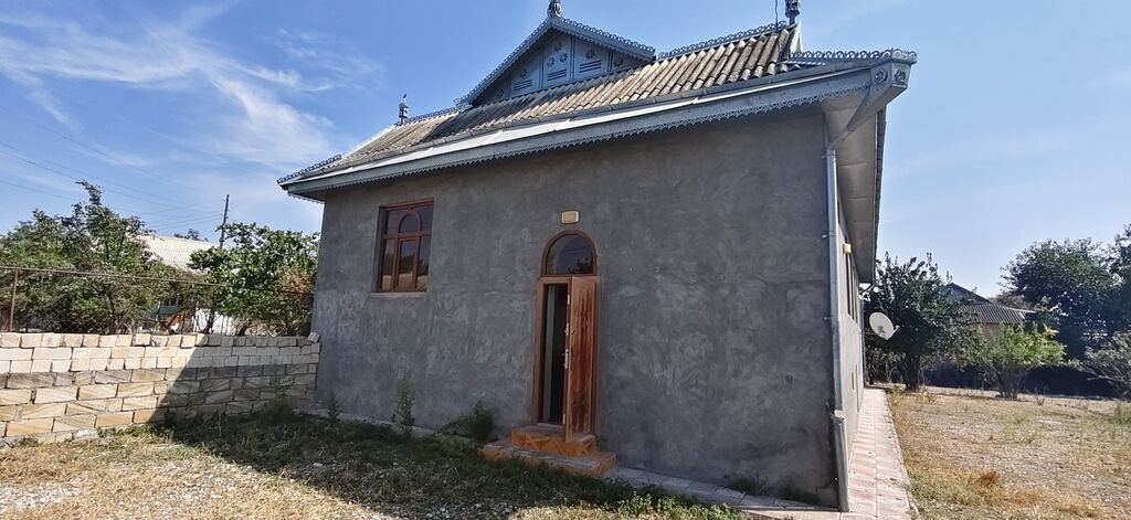Satılır: yaşayış evi və torpaq sahəsi - Ünvana daxil olan hasarlı