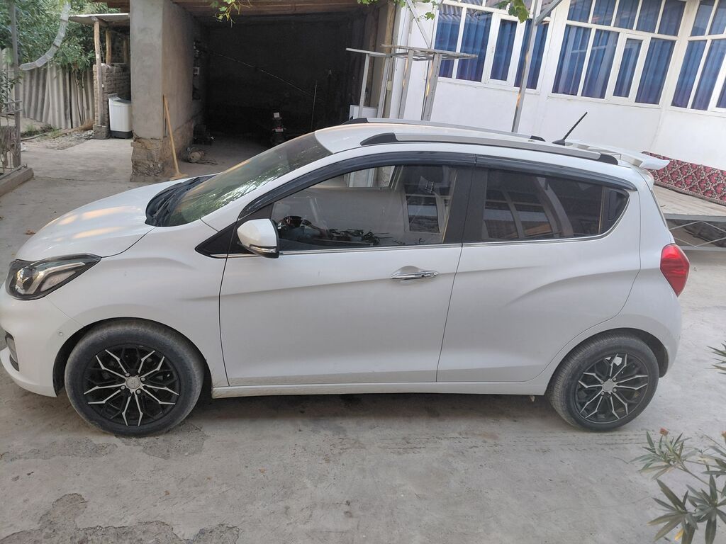 Chevrolet Spark: 2018 г., 1 л, Вариатор, Бензин, Хэтчбэк: фото 3