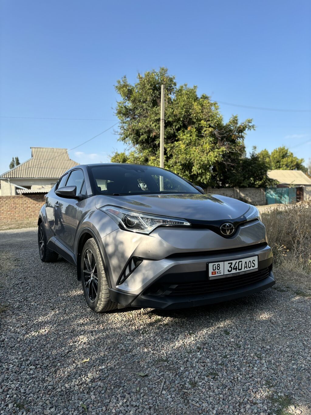 Toyota C-HR: 2018 г., 2 л, Автомат, Бензин, Кроссовер: фото 2