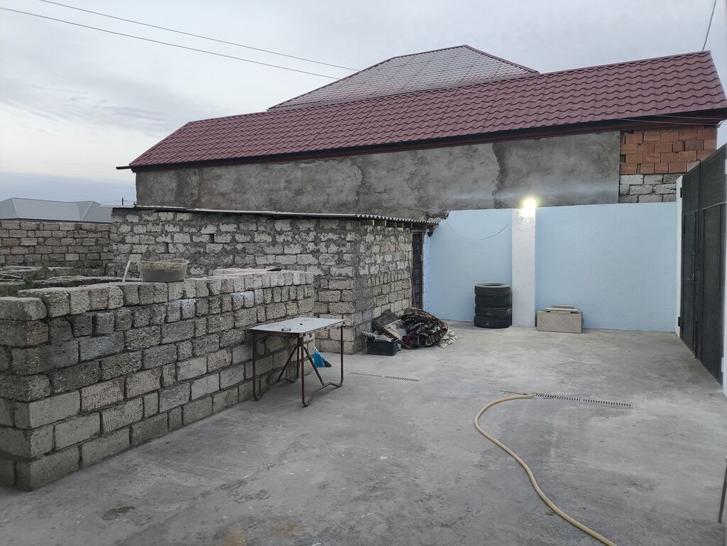 Satılır: həyət evi - Tikili: 1 mərtəbəli, bütöv birmərtəbə plan