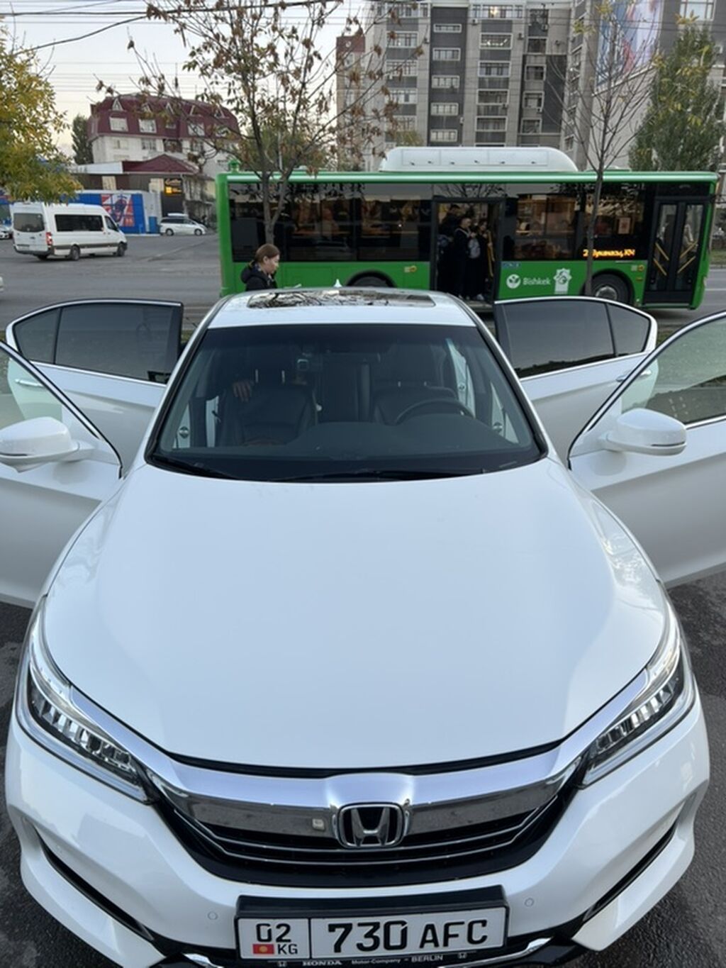 Honda Accord: 2017 г., 2 л, Автомат, Гибрид, Седан: фото 3