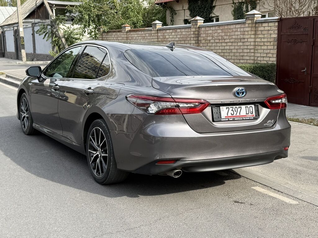 Toyota Camry: 2021 г., 2.5 л, Вариатор, Гибрид, Седан: фото 6