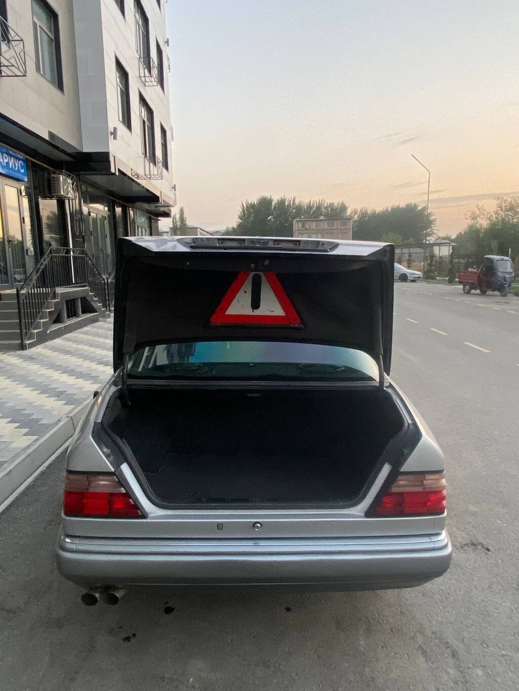 Mercedes-Benz W124: 1994 г., 2 л, Механика, Бензин, Седан: фото 4