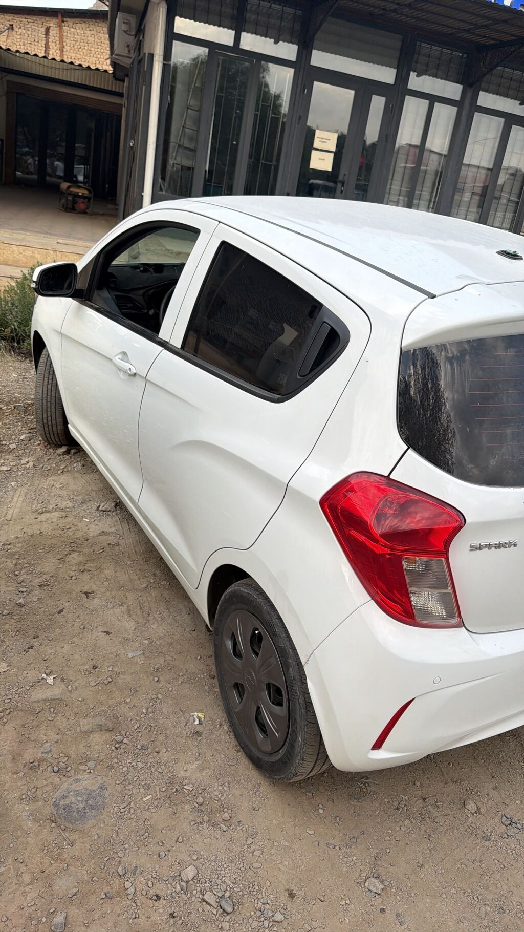 Chevrolet Spark: 2016 г., 0.1 л, Автомат, Бензин, Хэтчбэк: фото 3
