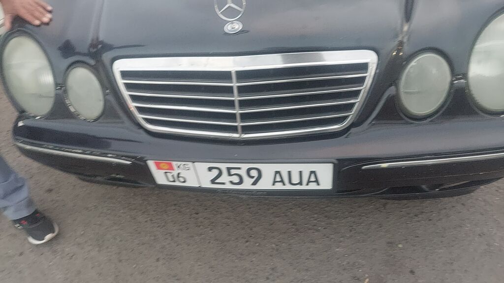 Mercedes-Benz E-Class: 2001 г., Седан: фото 2