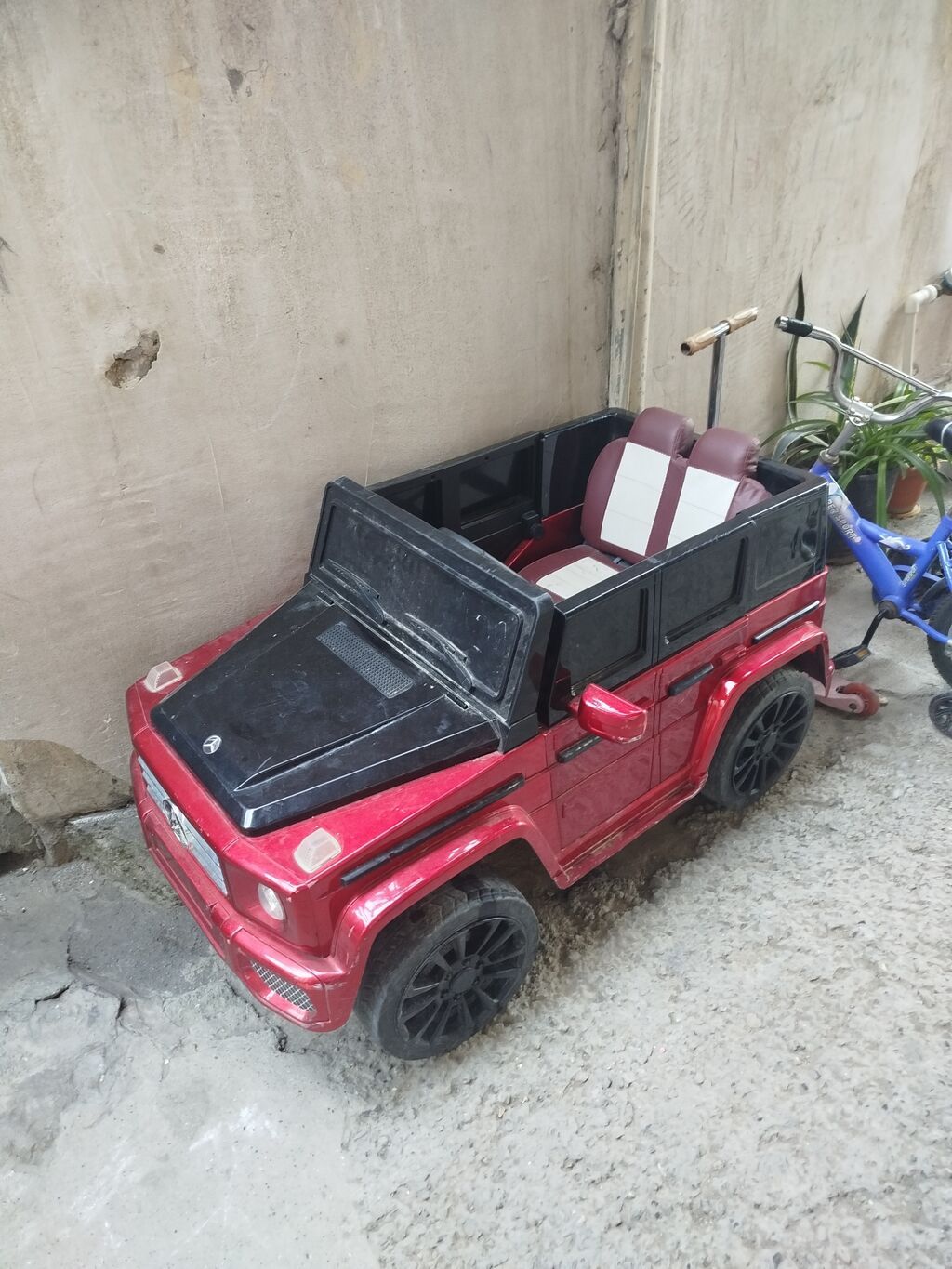 Uşaq elektrik maşını – SUV tipli, qırmızı rəngdə - Korpus: SUV