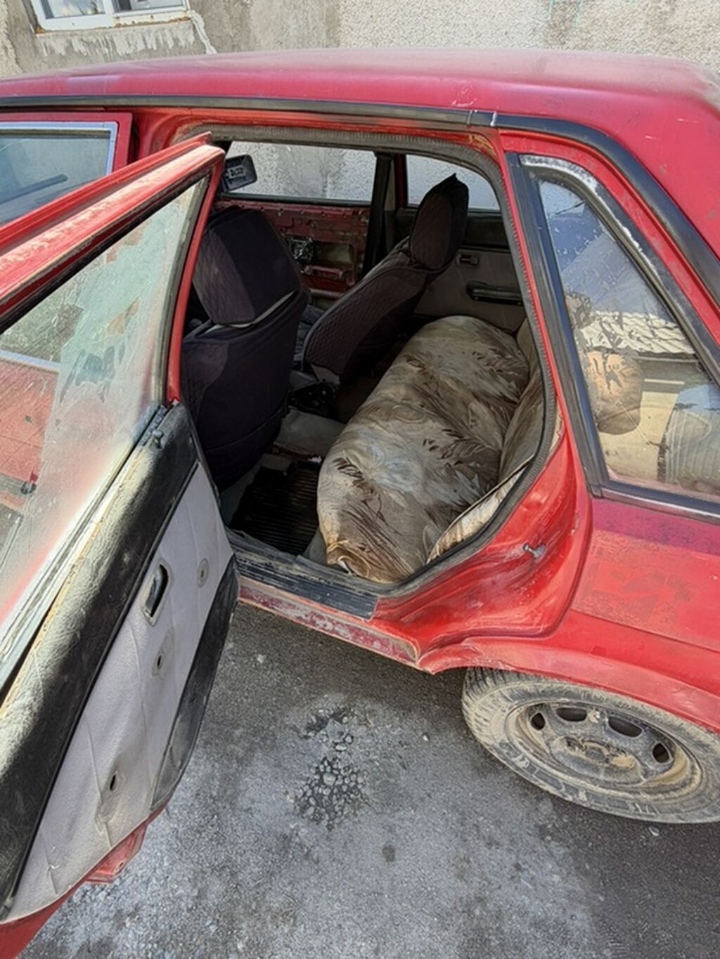 Audi 80: 1989 г., Механика, Седан: фото 4