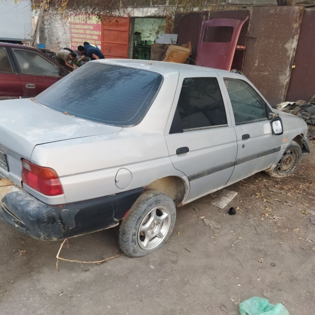 Ford Escort: 1996 г., 1.6 л, Механика, Бензин, Седан: фото 3